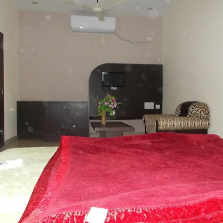 Hotel Rudraksh Virani Exteriör bild