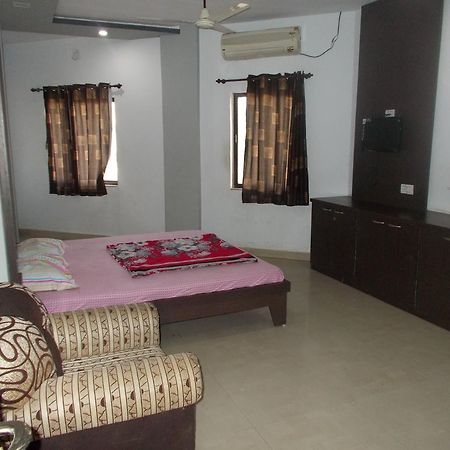 Hotel Rudraksh Virani Exteriör bild