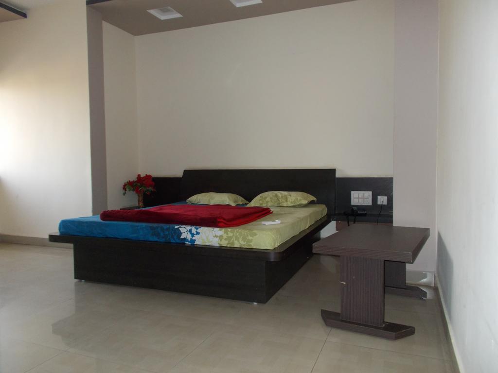 Hotel Rudraksh Virani Exteriör bild