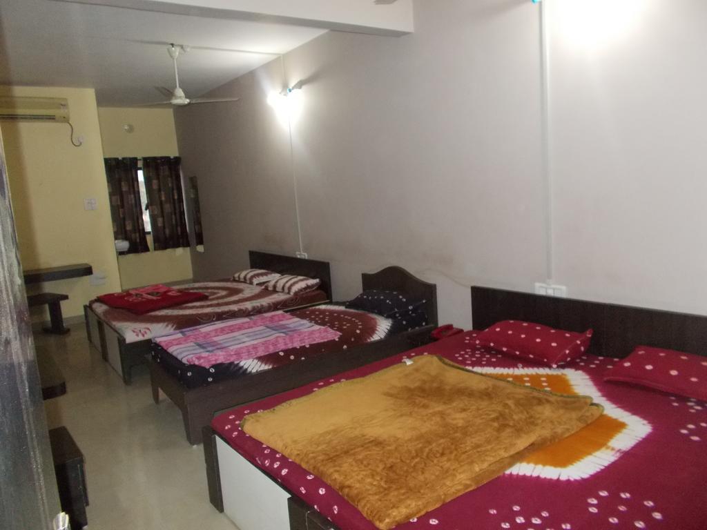 Hotel Rudraksh Virani Exteriör bild