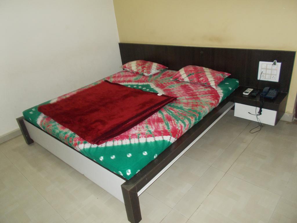 Hotel Rudraksh Virani Exteriör bild