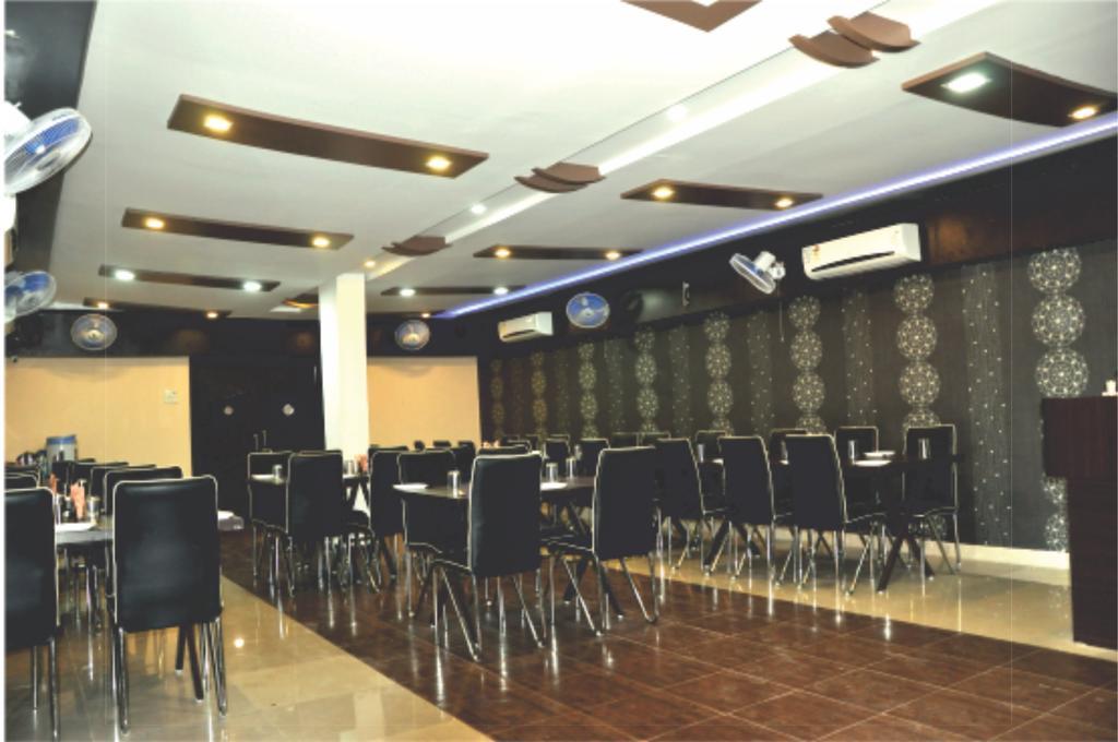Hotel Rudraksh Virani Exteriör bild